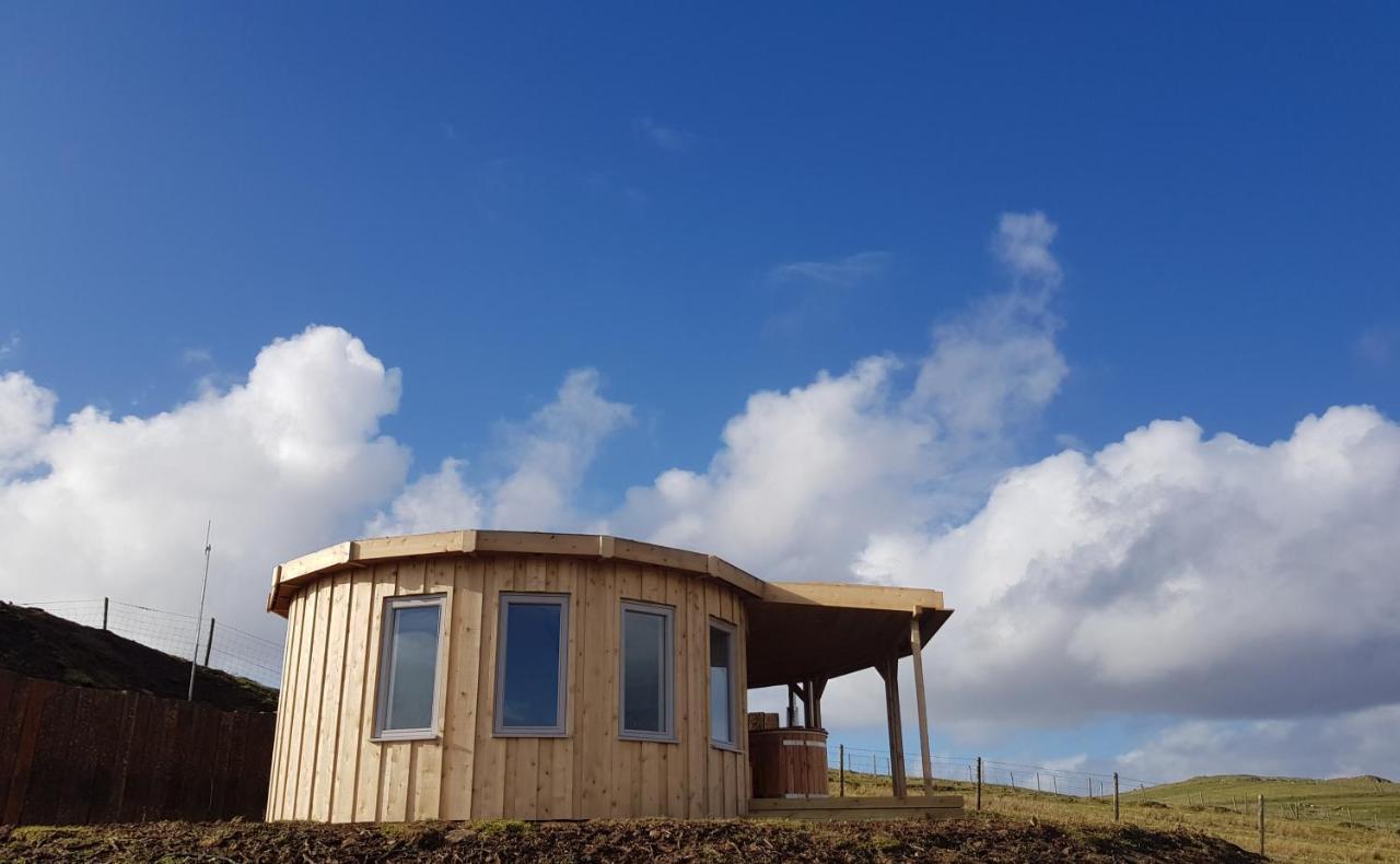 Skye Cabins Skeabost Exterior photo