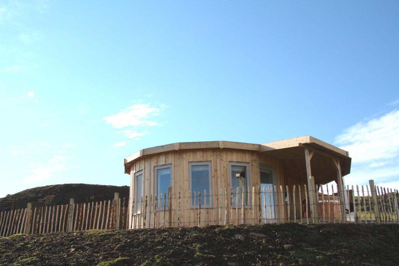 Skye Cabins Skeabost Exterior photo