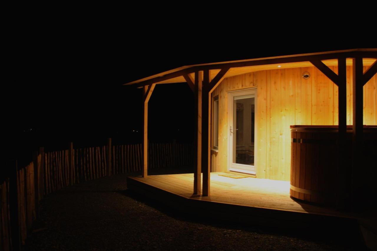 Skye Cabins Skeabost Exterior photo