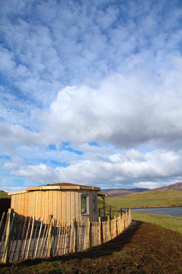Skye Cabins Skeabost Exterior photo
