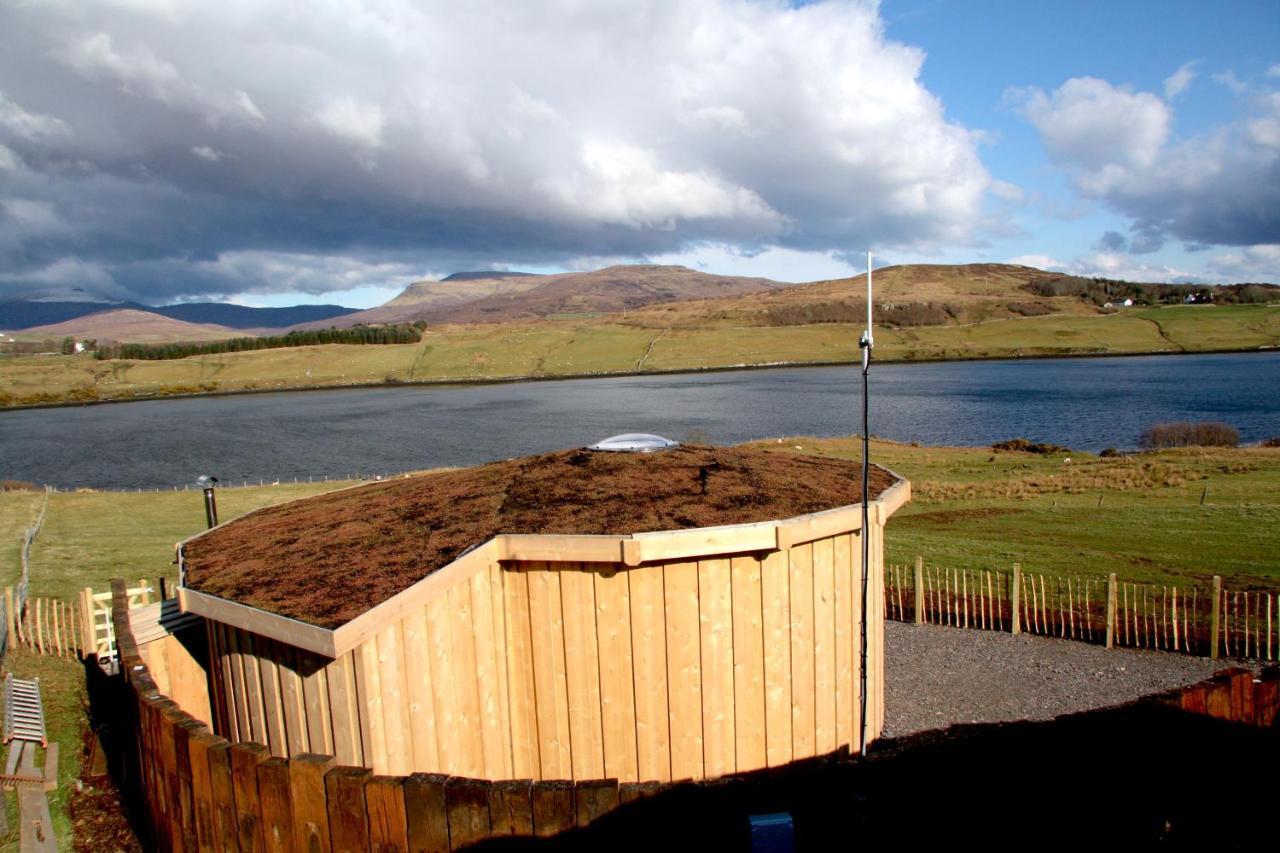 Skye Cabins Skeabost Exterior photo